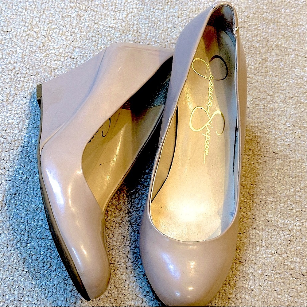 Jessica Simpson Tan Nude Wedge Heels - size 8 - Classic Style READ DESCRIPTION